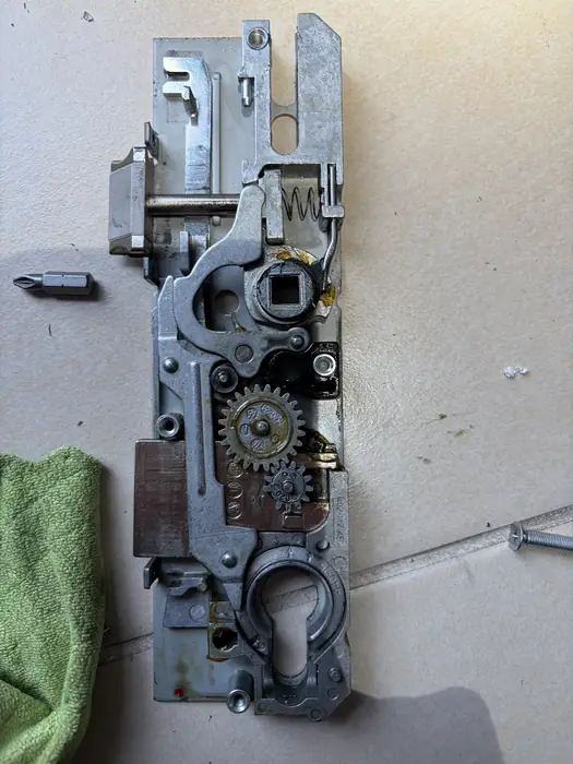 Schlossmechanik einer Mehrfachverriegelung im Detail